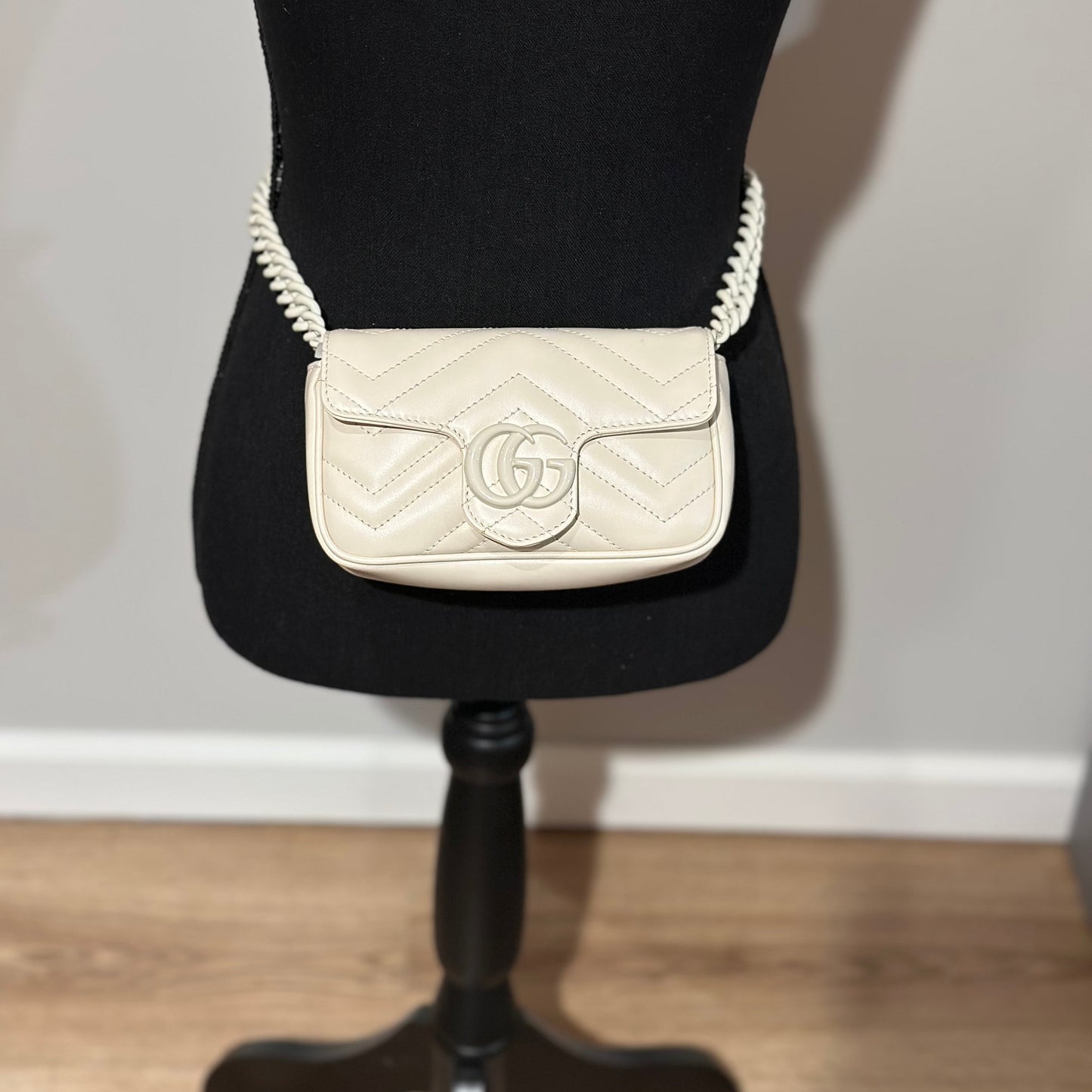 Gucci Marmont Monochrome Chain Belt Bag- Mystic White